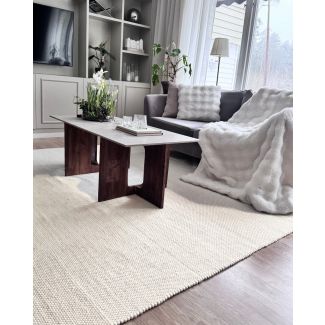 Denne produkten heter Elsa, laget av 80% Ull & 20% Bomull materiale med en vakker Offwhite farge – SE Mattor